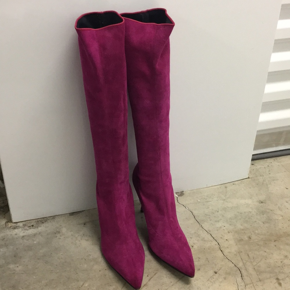 Escada Fuscia  suede boots